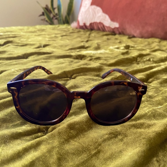 SHEIN tortoise shell sunglasses 🕶🤎 - Picture 1 of 5